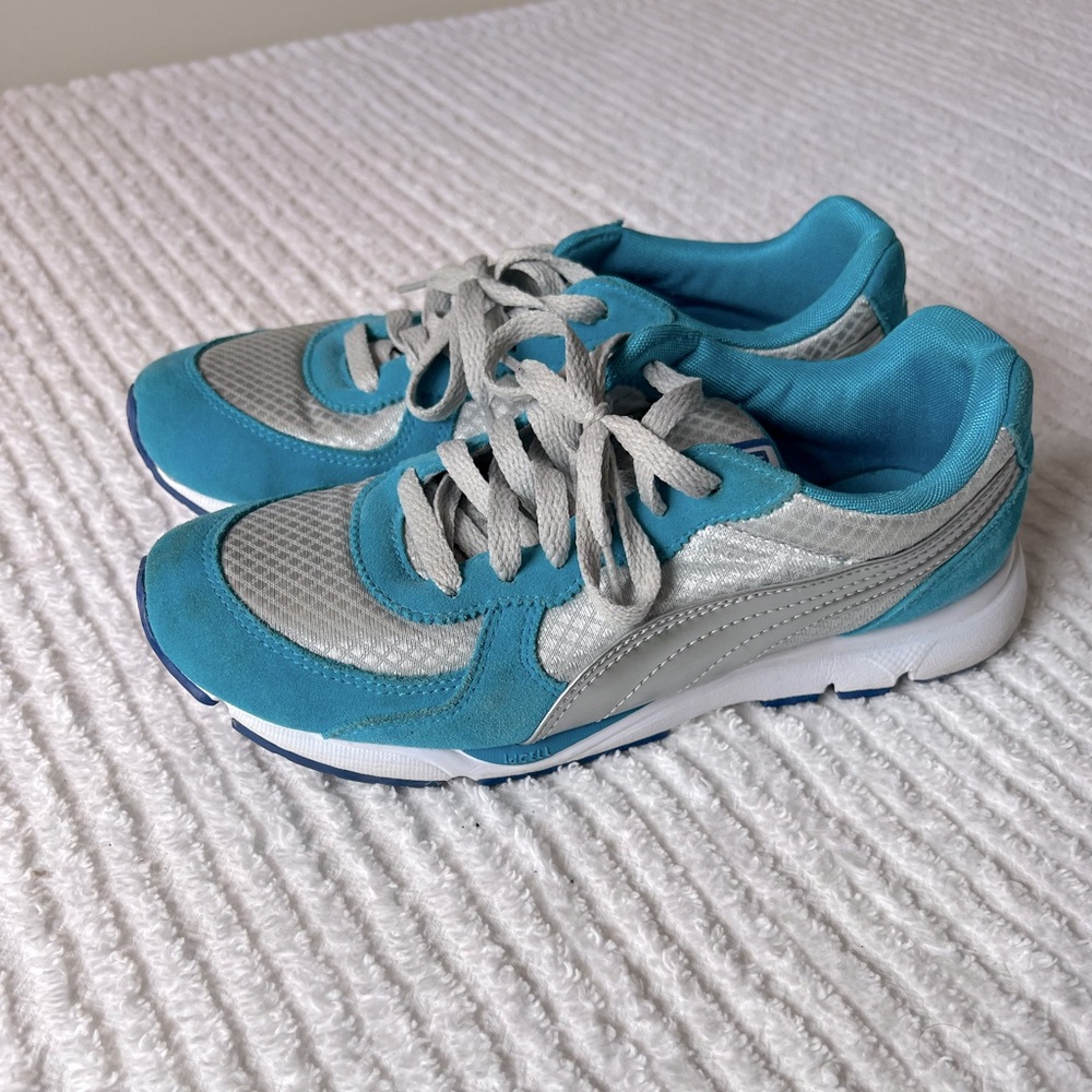 Puma teal blue white and silver sneakers size 7